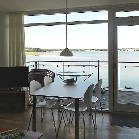 Apartment Two-bedroom Holiday In 5